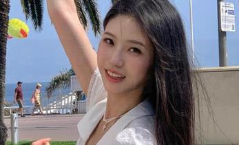 模范学院 - 追寻星萌学姐的梦想，高清写真集带你领略她的独特魅力.txt