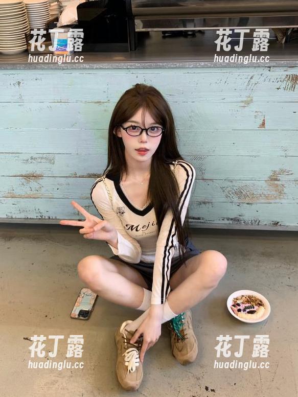 模范学院-熊吖BOBO 模范学院 - 精选美图!熊吖BOBO少女写真,展现她的独特韵味与青春活力.txt