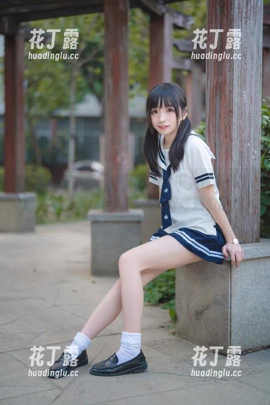 模范学院-茜茜Kimi 模范学院 - 在无圣光的拍摄中,茜茜Kimi户外写真展现自然风光的致命魅力图片.txt