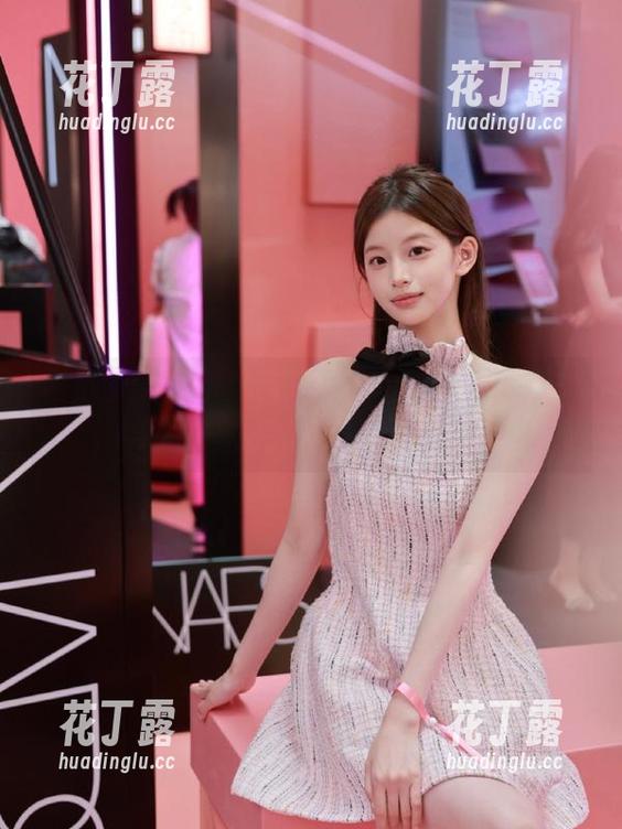 模范学院 - 探秘萌琪琪Irene双人写真：精美图片背后的故事与情感.txt