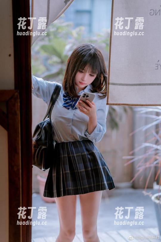樱井宁宁精选写真集：内衣里的幻想与现实交织，谁能抵挡？.txt