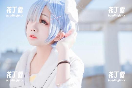 樱井小莜用厨娘写真作品诠释美食与艺术的完美结合.txt