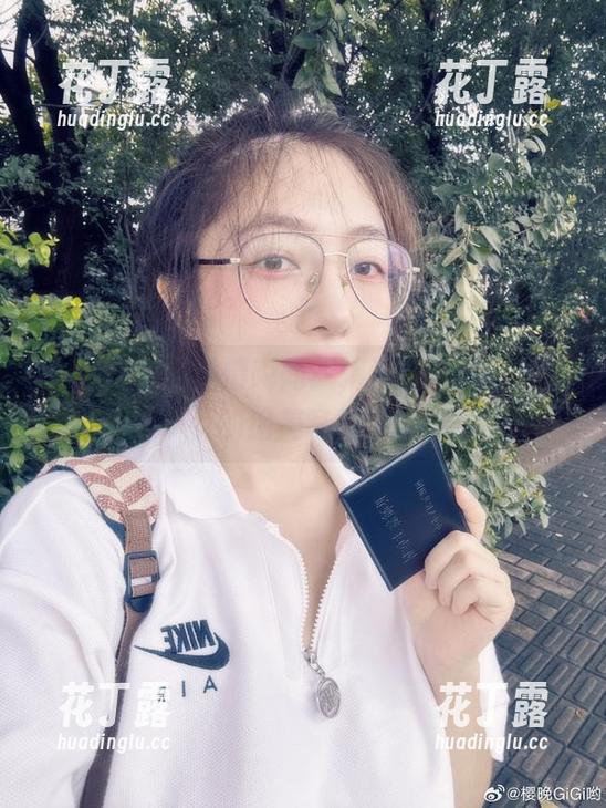 樱晚gigi的柔情瞬间：精选图片展示轻拂下的绝美写照.txt
