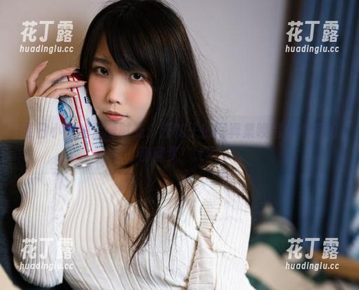 夏日小院的温暖时光：汪知子的写真集唤醒你心底的甜蜜梦！.txt