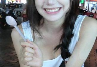 洛丽塔大哥倾情奉献：高清写真中的美脚魅力与优雅并存.txt