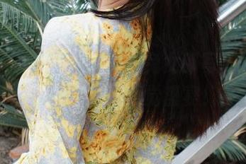 洛丽塔大哥呈现：蕾姆兔女郎写真壁纸，让你心动不已的视觉盛宴！.txt