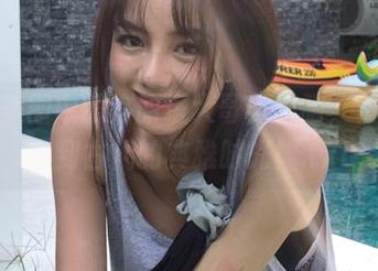 高清美图中的洛丽塔大哥与和服，仿佛穿越到古代的典雅时光！.txt