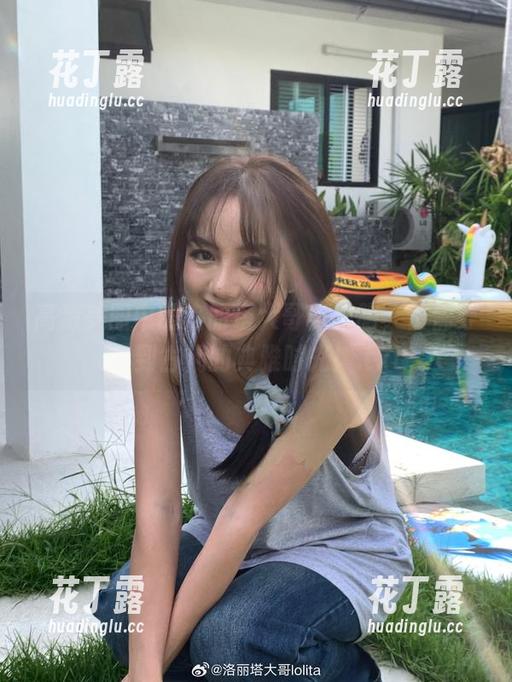 高清美图中的洛丽塔大哥与和服，仿佛穿越到古代的典雅时光！.txt