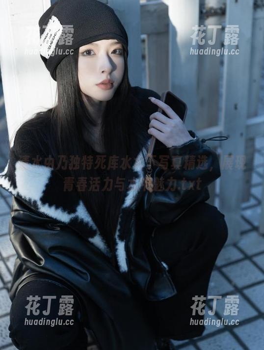 清水由乃 清水由乃独特死库水水下写真精选,展现青春活力与水中魅力.txt
