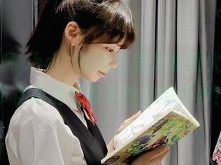 “爱老师phd”的迷人美足套图火热下载中，带你走进优雅与性感的世界！.txt