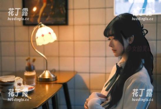 爱蜜社 - 温心怡的女孩写真集：精选美丽瞬间，展现少女的灵动魅力.txt