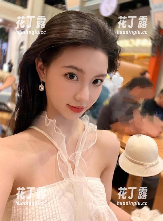 物恋传媒 - 菜菜最新原图展示，皮筋绑脚老头乐挠脚剧情让你目不转睛.txt