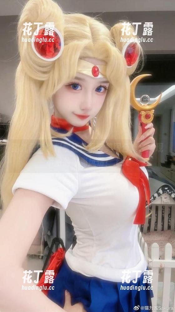 猫九酱带你探索红色吊带美图合集，展现不同的时尚风情！.txt