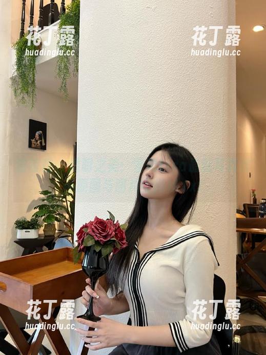 猫萌榜-雪瑞Lisa 猫萌榜 - 透明之美:雪瑞Lisa最新写真作品原图与图片全揭秘.txt