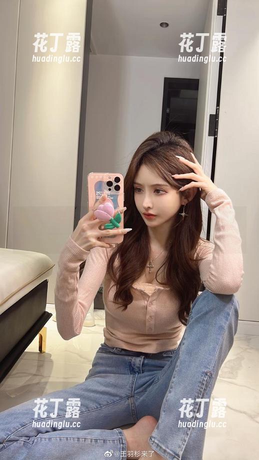 探索王羽杉的棉袜魅力：精美写真集免费下载.txt