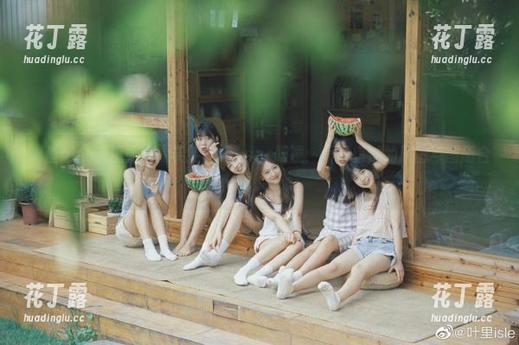 瑞丝馆 - 潮流先锋夏笑笑Summer眼镜：不可错过的原图与图册合集.txt