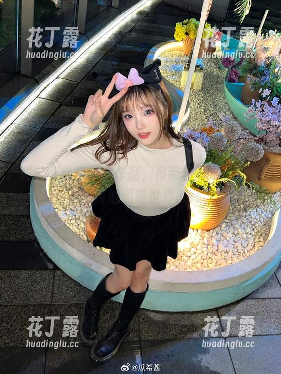 瓜希酱 观赏瓜希酱摄影作品,吊带写真带你走进图库的温暖世界.txt