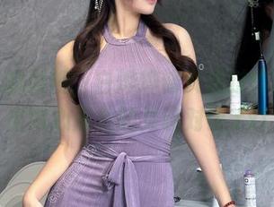 无圣光的凝视，白烨烨修女通过作品传递出内心深处的灵魂对话.txt
