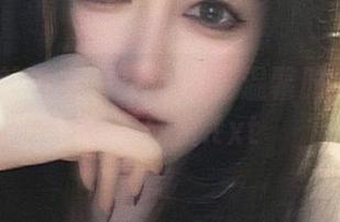白银81的毛衣写真：享受温馨时光的优雅图包欣赏.txt
