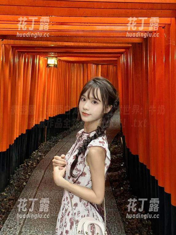 白龙猫女 微密圈 - 探索白龙猫女的艺术世界:牛奶长靴作品全在网盘等你来!.txt