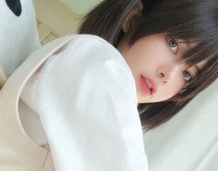 绝美画卷：眼酱大魔王w的迷人美图与美足写真精选.txt