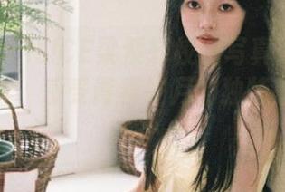 秀人网 - ALICE梁紫轩校园写真：通过每一张图片，感受青春岁月的独特魅力与纯真.txt