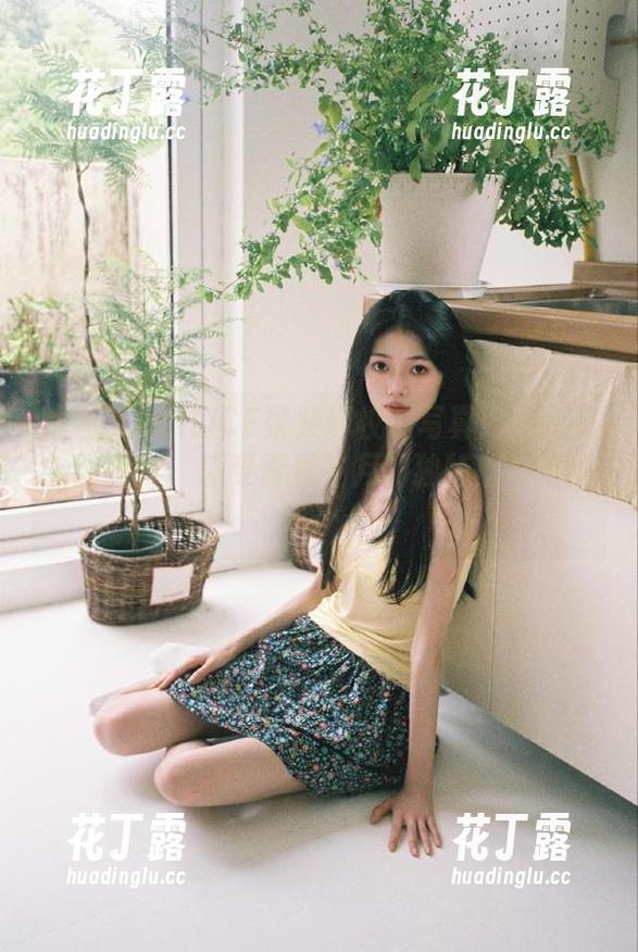 秀人网 - ALICE梁紫轩校园写真：通过每一张图片，感受青春岁月的独特魅力与纯真.txt