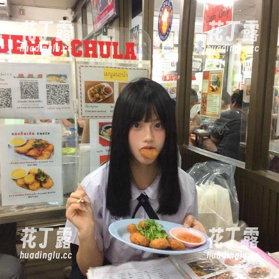 秀人网-Elise谭晓彤 秀人网 - 精选图片:Elise谭晓彤穿搭棉袜,展现时尚与舒适的生活态度.txt