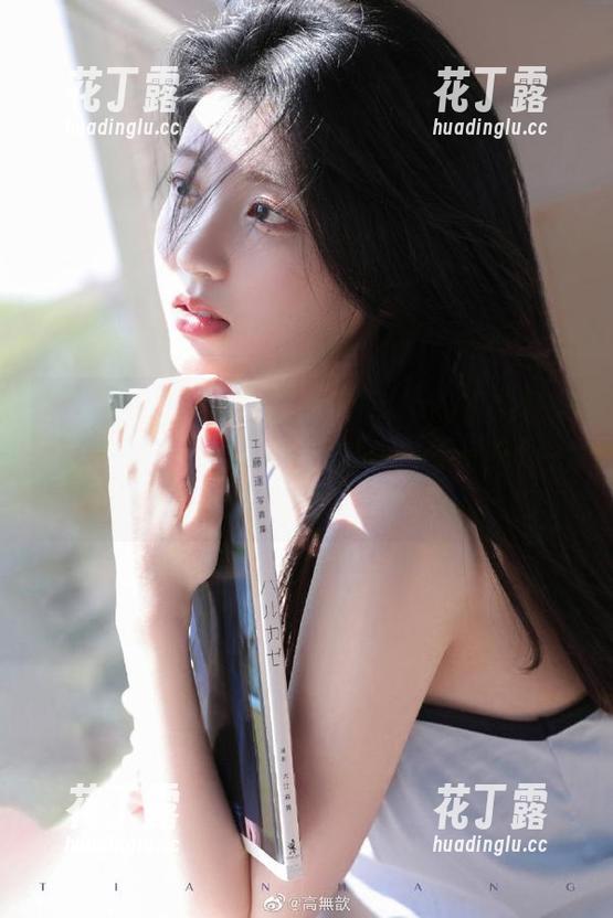 秀人网-LindaLinda 秀人网 - 无圣光LindaLinda的真实日常合集:在每一个瞬间中寻找灵感与快乐,分享她的故事!.txt