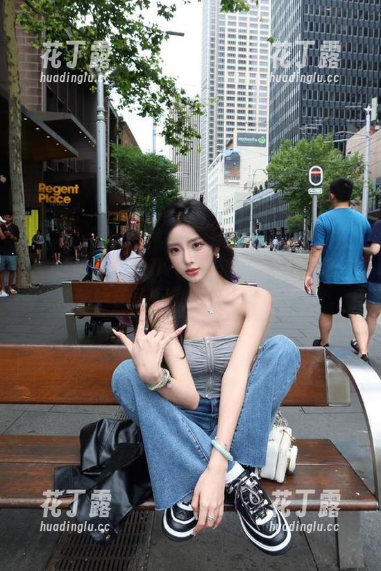 秀人网 - 观看Olivia童安琪的白丝图包，揭秘她在写真背后的创作理念.txt