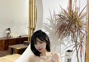 秀人网 - 伊小七MoMo的秘书生活，精选套图纪实展现她的优雅与干练.txt