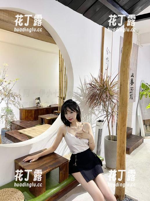 秀人网-伊小七MoMo 秀人网 - 伊小七MoMo的秘书生活,精选套图纪实展现她的优雅与干练.txt