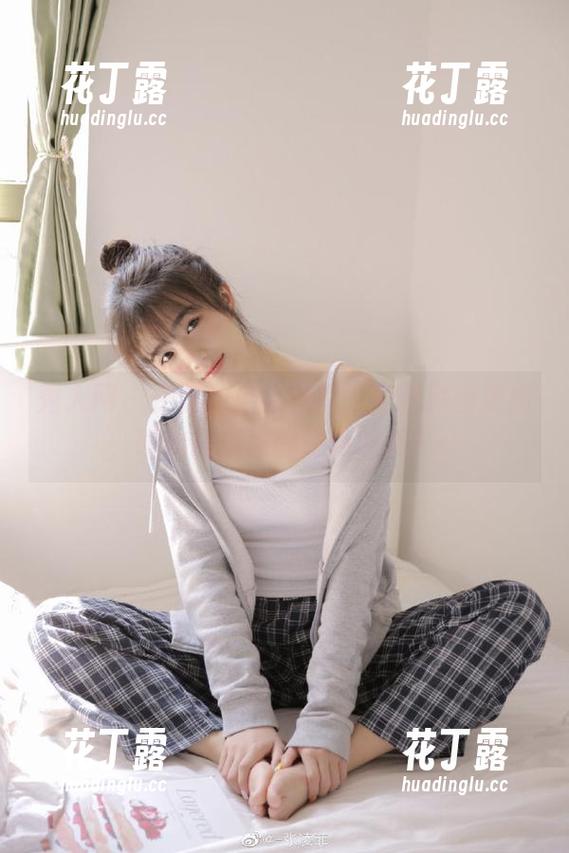 秀人网 - 伊诺的奶牛写真：全新原图更新，瞬间捕捉田园生活的美.txt
