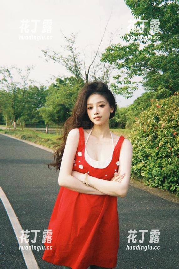 秀人网 - 走进卡卡酱的肉丝写真艺术，分享她的原图创作灵感与心得！.txt