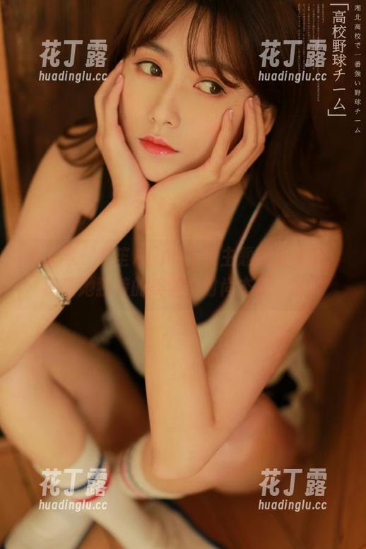 秀人网 - 双笙Alina眼镜主题图集更新，感受她独特的美学与时尚态度。.txt