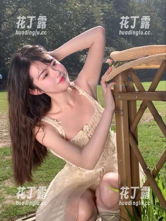 秀人网-司妃SL 秀人网 - 司妃SL的连衣裙艺术:探索图库中那些令人赞叹的作品吧!.txt