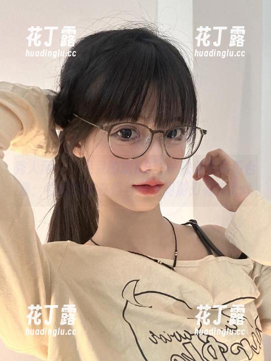 秀人网 - “呆呆的瑞BB”妹妹私房写真合集：看她如何在傻与美之间游刃有余.txt