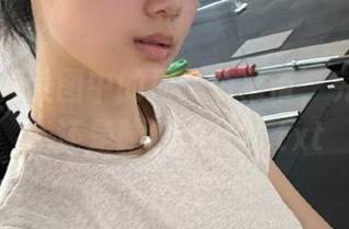 秀人网 - 美图中的周大萌吊带，究竟是艺术还是脑洞大开？.txt