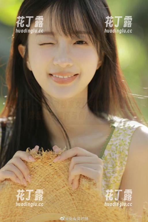秀人网 - 周大萌独家女仆写真作品合集：尽显少女情怀与俏皮魅力.txt