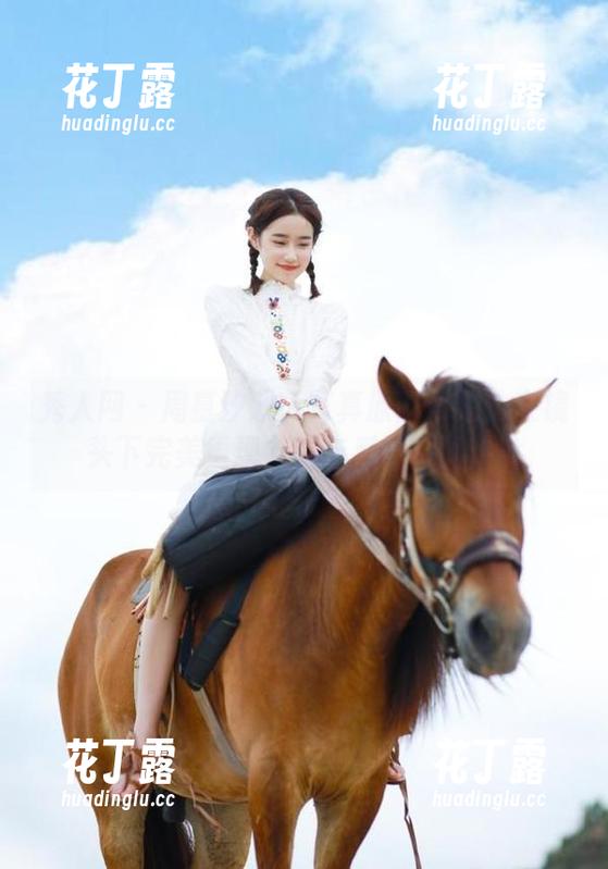秀人网 - 周慕汐双人写真原图合集：在镜头下完美重现友情与爱的瞬间.txt