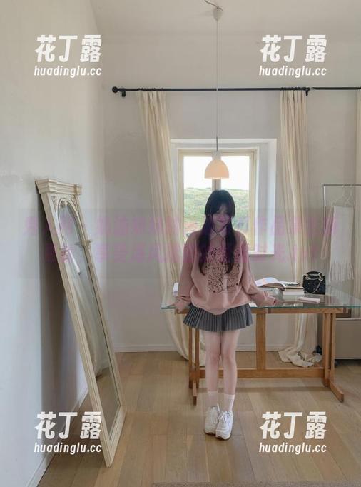 秀人网 - 奶油妹妹的海边写真作品集全新更新，享受海风拂面的惬意时光.txt