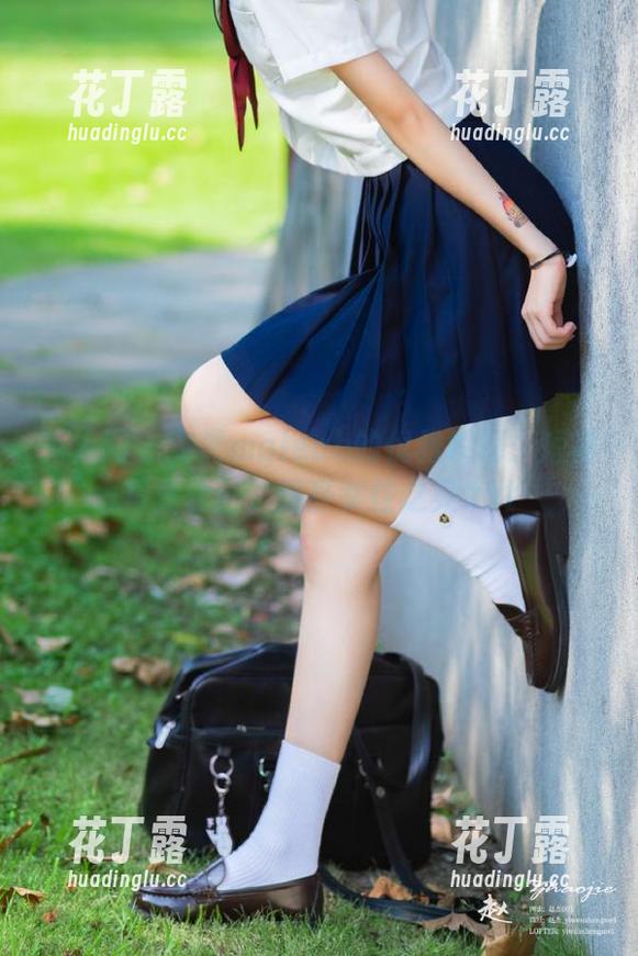 秀人网 - 安然maleah的优雅瞬间：短裙写真套图，感受女性之美.txt