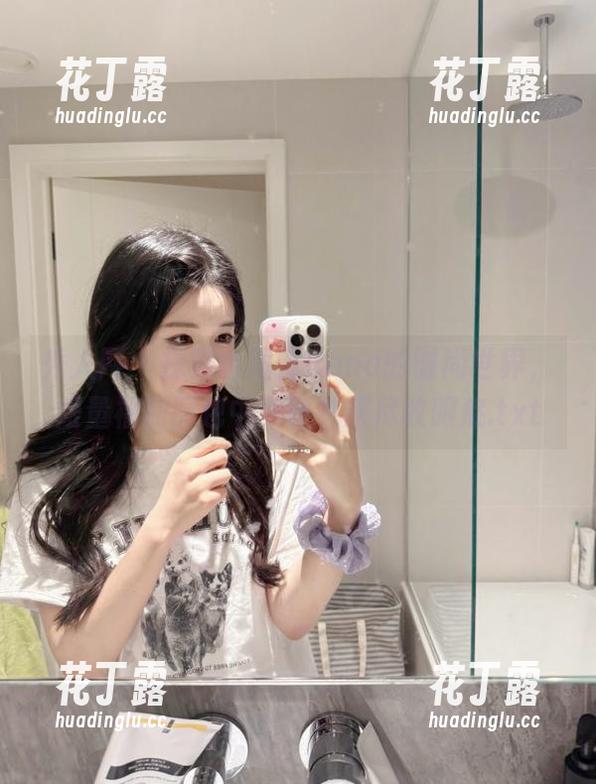 秀人网-小海臀Rena 秀人网 - 探索小海臀Rena的时尚世界,限量福利图包中美丽礼服尽收眼底.txt