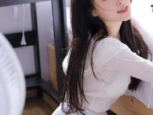 秀人网 - 小甜angle牛仔裤在线图集，让你领略时尚与生活的完美交融！.txt