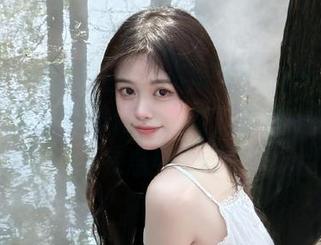 秀人网 - 夏日狂欢，小蛮妖Yummy美图更新，看看她如何赋予炎炎夏日一丝清凉气息！.txt