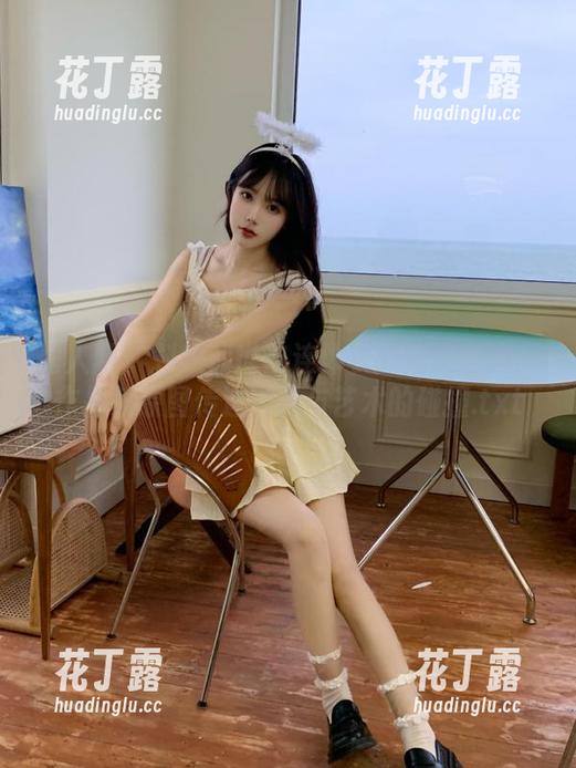 秀人网-抖娘利世 秀人网 - 抖娘利世与连体衣的完美邂逅:作品集原图传递时尚与艺术的碰撞.txt