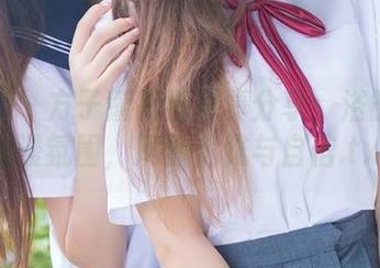秀人网 - 方子萱高清写真分享：浴缸中的浪漫氛围，尽显优雅与自信.txt