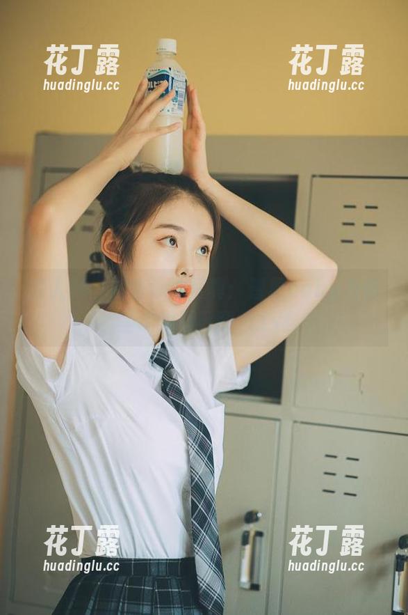 秀人网-智恩baby 秀人网 - 独特泳池写真:智恩baby为你呈现的夏日图包.txt