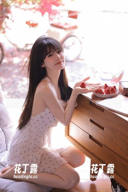 秀人网 - 高清写真集：林悠悠倾情演绎秘书角色，展现别样风情.txt