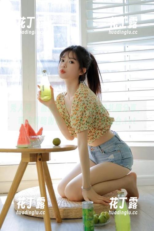 秀人网 - 最新佳作：温心怡的礼服分享，带你领略时尚与艺术的完美结合.txt